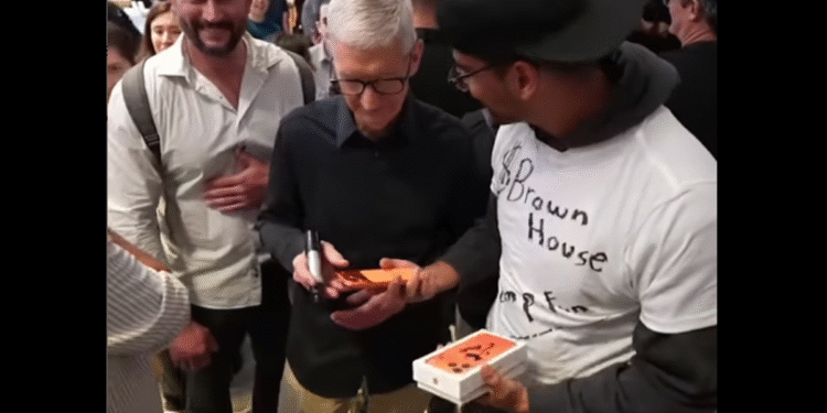 iPhone 17 Jatuh di Depan Bos Apple! Drama atau Tes Ekstrem?