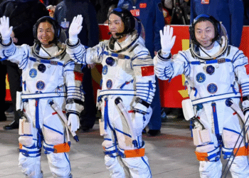 Pertemuan Misterius di Orbit: Astronot China Bikin Heboh!