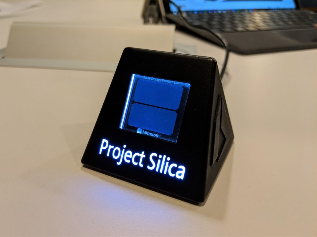 Mengintip Project Silica, Inovasi Microsoft Menyimpan Data di Dalam Kaca