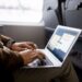 Laptop Harus Dikeluarkan Saat Pemeriksaan Bandara? Simak Penjelasan Logisnya Sekarang