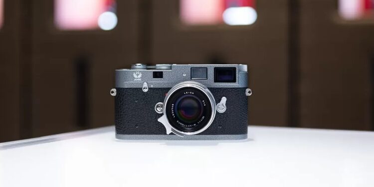 Hadir untuk Rayakan 20 Tahun Leica Ginza, M-A Hammertone Dibekali Cat Tekstur Khas