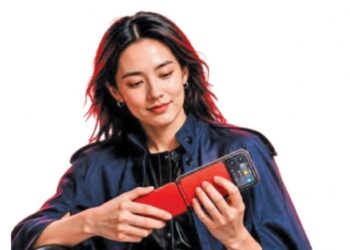 Inovasi Unik Xiaomi: Rilis Aksesori Pocket Guitar yang Manfaatkan Layar Belakang HP