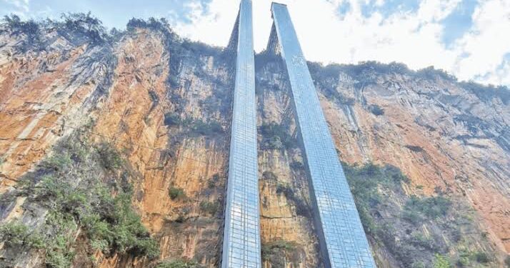 Fuyao Ladder: Lift Tebing 288 Meter di Yunnan yang Pangkas Perjalanan Sekolah dari 3 Jam Jadi 30 Menit