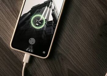 Benarkah Cas HP Tidak Boleh Sampai 100 Persen? Ini Penjelasan Produsen Smartphone
